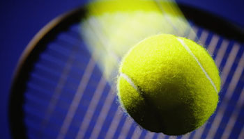 Balle de tennis qui chute