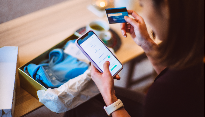 La Fast fashion et les médias : répercussions d'une possible interdiction publicitaire